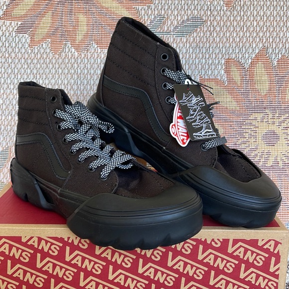 Vans WMNS Sk8-Hi Tapered
Heavy Canvas Blackout
VN0A7Q5T10J
Sneakers - Picture 5 of 16